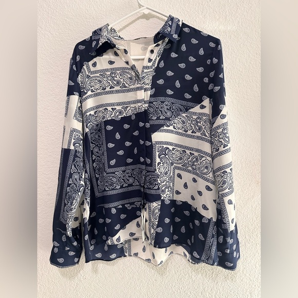 Alice +‎ Olivia Navy and White Paisley Button-Up 100% Silk Shirt - Picture 1 of 12